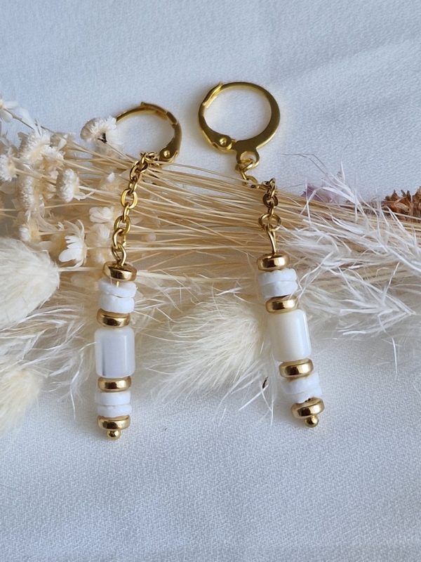 Boucles d'oreilles pendantes avec perles heishi coquillage