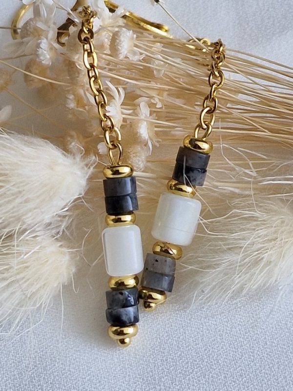 Boucles d'oreilles pendantes avec perles heishi labradorite, et perle de nacre création artisanale avec acier 316L